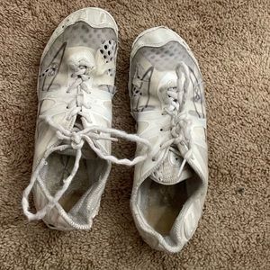 Worn nfinity Vengence cheer shoes